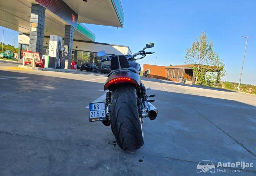 harley_davidson_v_rod_muscle_8_polovni_automobili_autopijac.rs