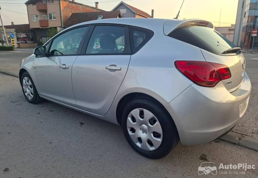 astra_j_16_85kw_motor_atmosferac_nije_turbouvoz_na_8_polovni_automobili_autopijac.rs