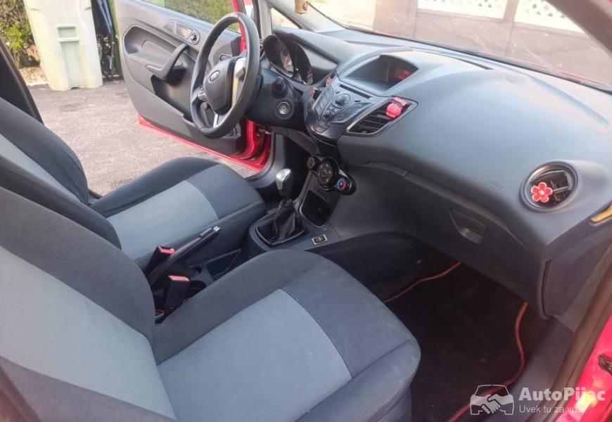 ford_fiest_2012_12_benzingas_247000_auto_u_dobrom_8_polovni_automobili_autopijac.rs