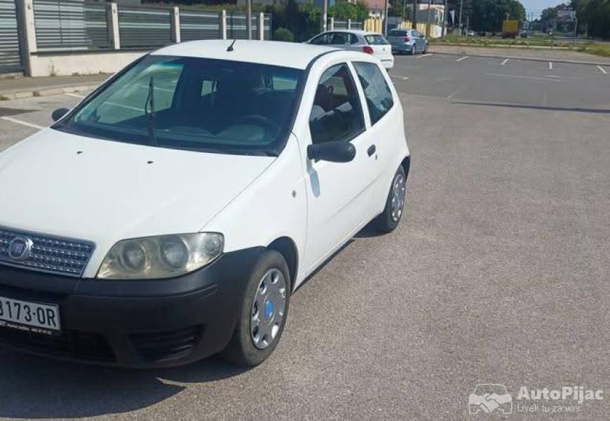 fiat_punto_2010god_13mjet_51kw_2_polovni_automobili_autopijac.rs