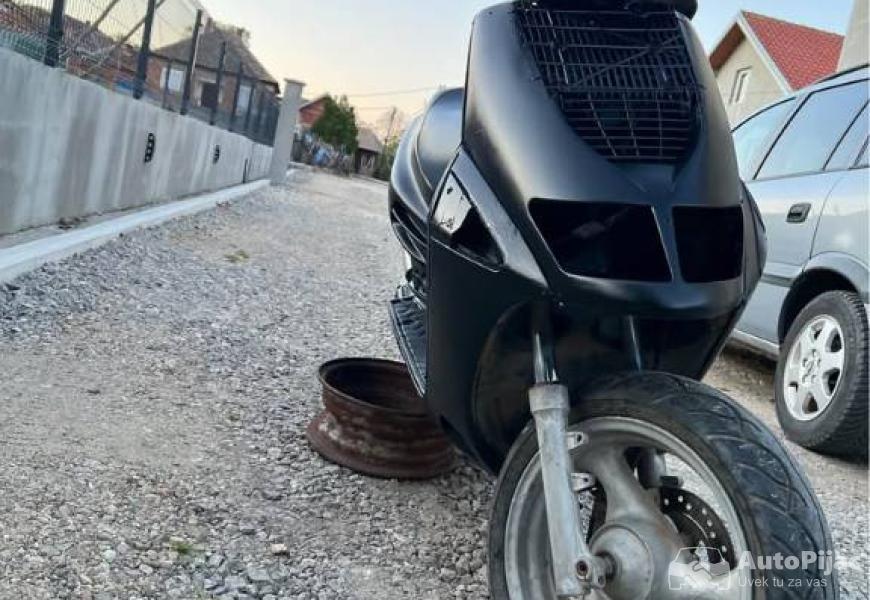 aprilia_sr50_2t_7_polovni_automobili_autopijac.rs