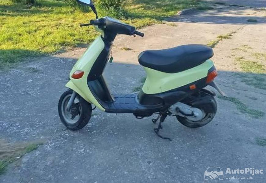 piaggio_zip_8_polovni_automobili_autopijac.rs