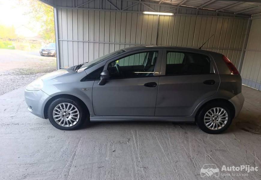 grande_punto_2011god_13_mjt_2_polovni_automobili_autopijac.rs