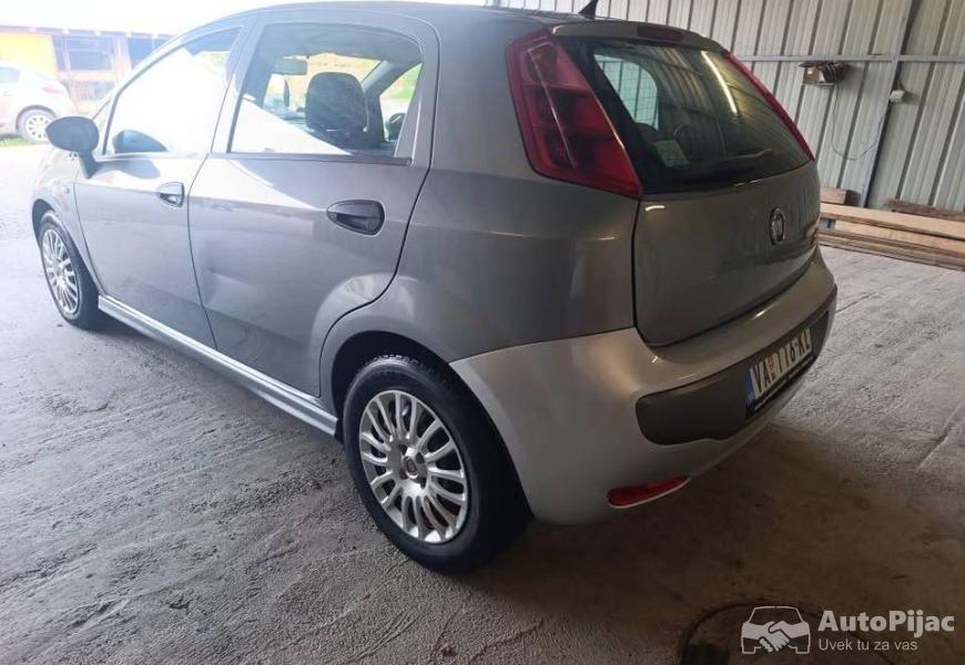 grande_punto_2011god_13_mjt_3_polovni_automobili_autopijac.rs