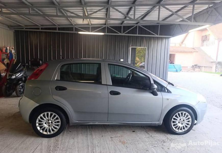 grande_punto_2011god_13_mjt_5_polovni_automobili_autopijac.rs