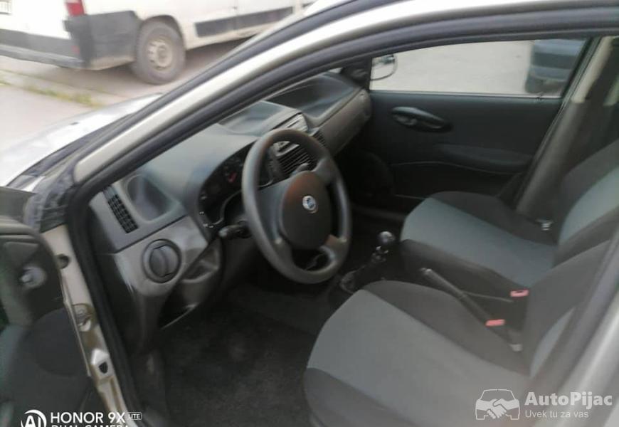 fijat_punto_12_benzinac_8_polovni_automobili_autopijac.rs