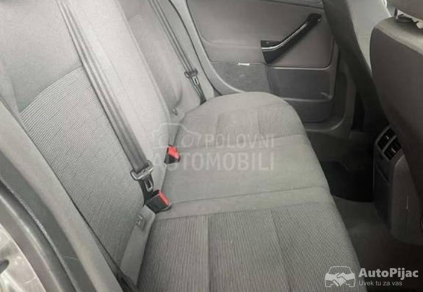 2004_volkswagen_golf_14_polovni_automobili_autopijac.rs