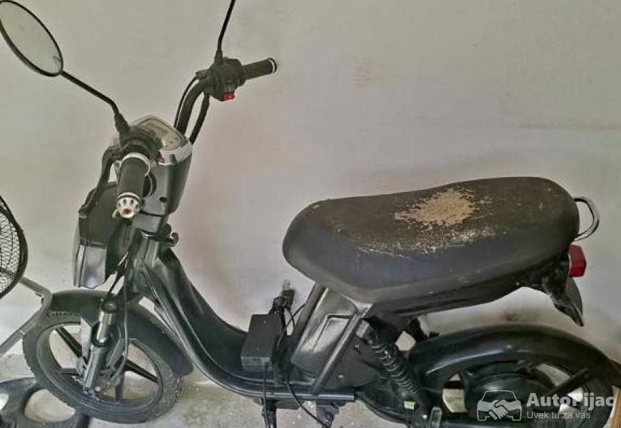 moped_2_god_vozen_1_polovni_automobili_autopijac.rs