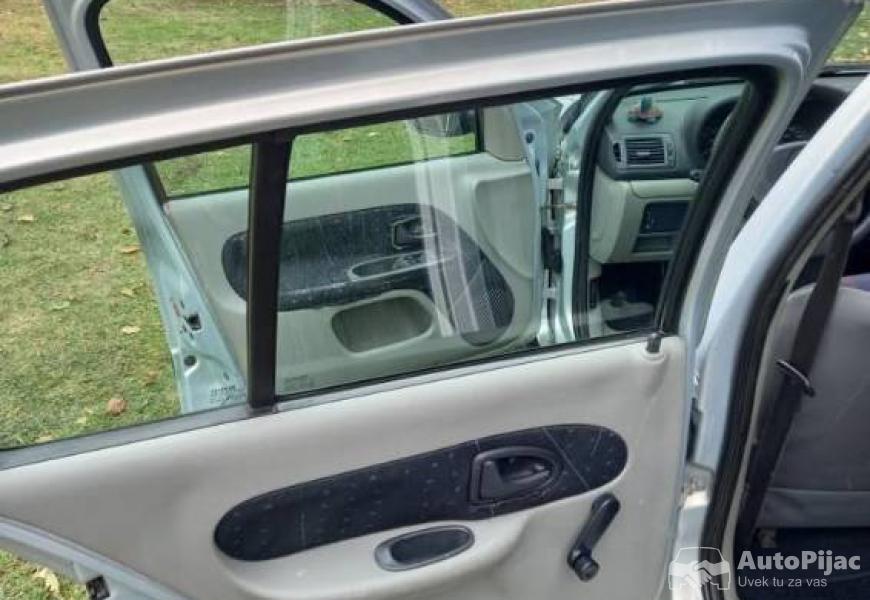na_prodaju_reno_clio_15_dci_2001_7_polovni_automobili_autopijac.rs