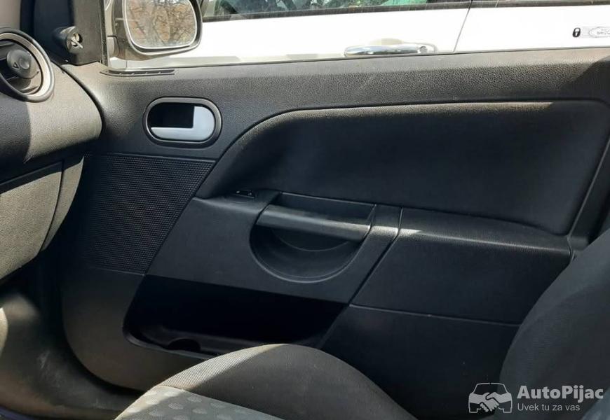 ford_fiesta_2004god_samo_1100_eura_125_benzin5_vra_9_polovni_automobili_autopijac.rs