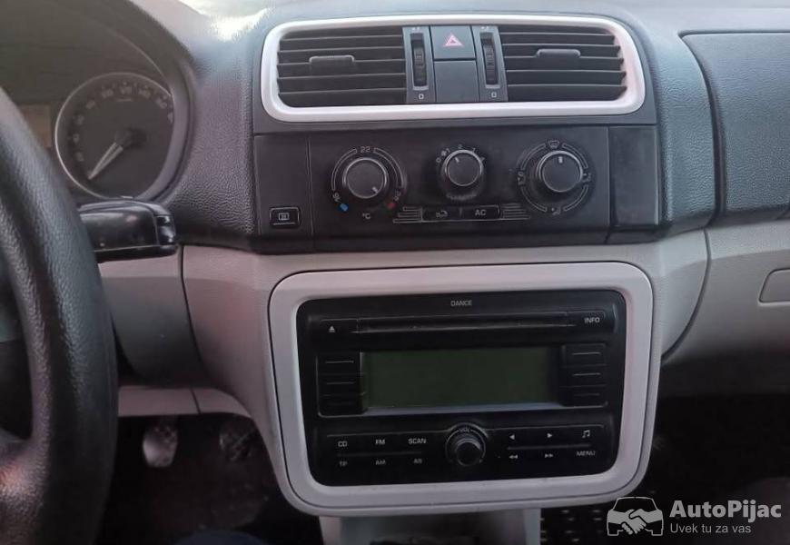 skoda_roomster_14_benzin_5_polovni_automobili_autopijac.rs