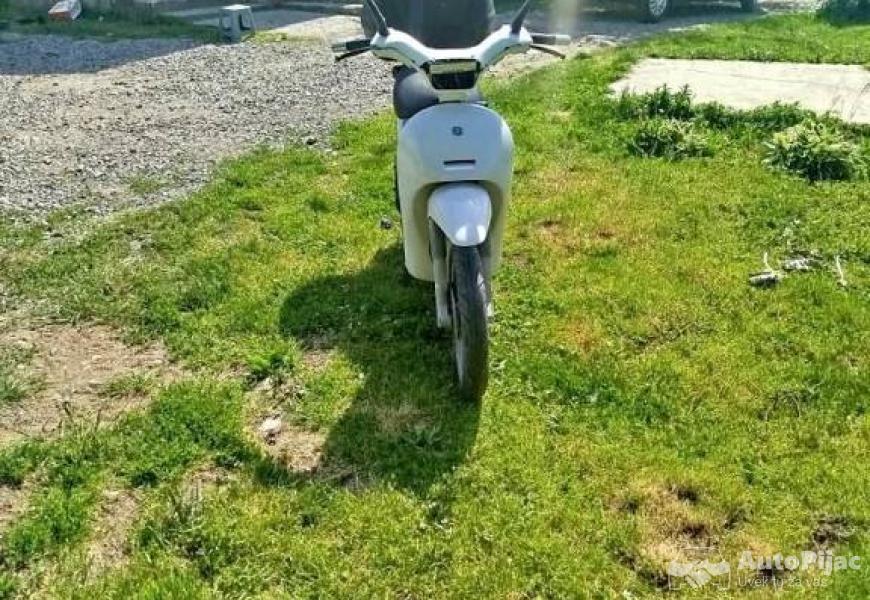 piaggio_free_1_polovni_automobili_autopijac.rs