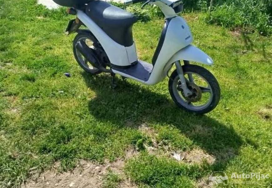 piaggio_free_4_polovni_automobili_autopijac.rs