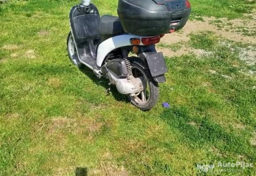 piaggio_free_5_polovni_automobili_autopijac.rs