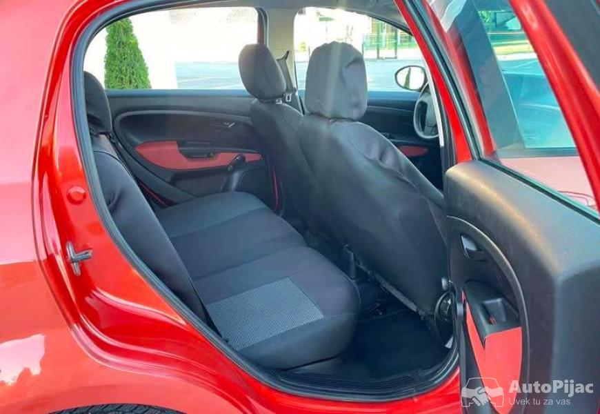 fiat_grande_punto_12_8v_11_polovni_automobili_autopijac.rs