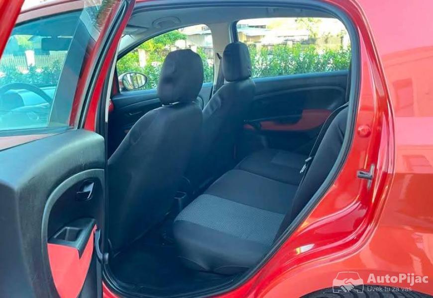 fiat_grande_punto_12_8v_12_polovni_automobili_autopijac.rs