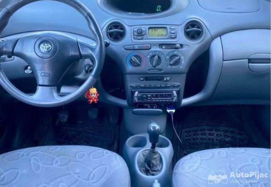 yaris_10_8_polovni_automobili_autopijac.rs