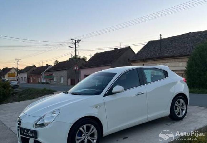 2013_alfa_romeo_giulietta_9_polovni_automobili_autopijac.rs