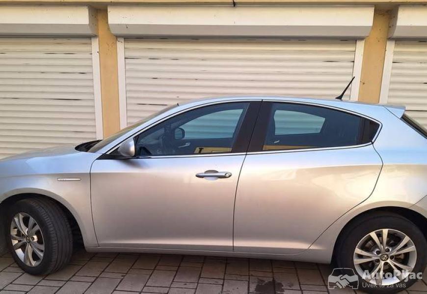 2011_alfa_romeo_gulietta_10_polovni_automobili_autopijac.rs