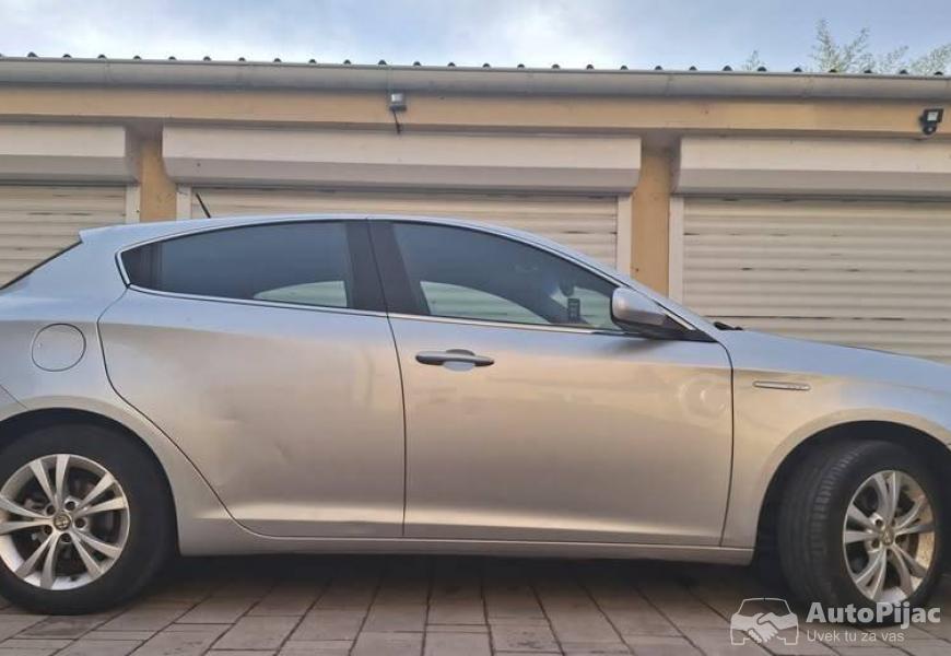 2011_alfa_romeo_gulietta_2_polovni_automobili_autopijac.rs