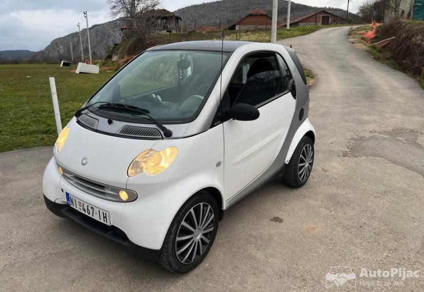 pasat_b55_19tdi_131ks_2004god_2800e_smart_fortwo_b_2_polovni_automobili_autopijac.rs