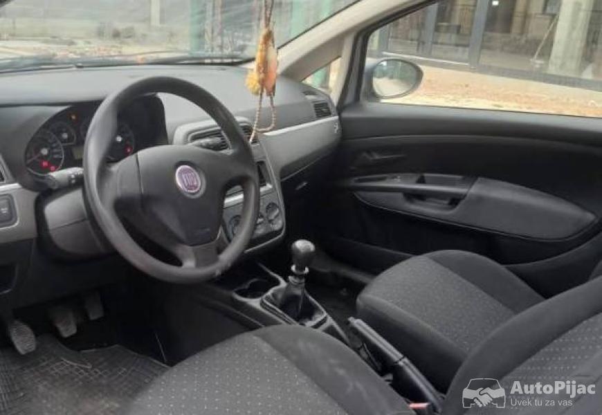 fijat_punto_12_benz_2007_god_8_polovni_automobili_autopijac.rs