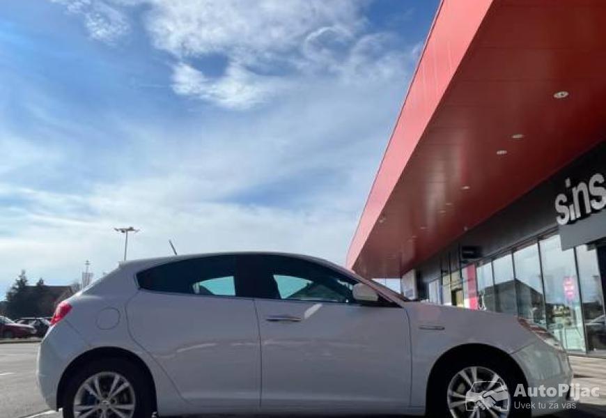 2012_alfa_romeo_giulietta_10_polovni_automobili_autopijac.rs