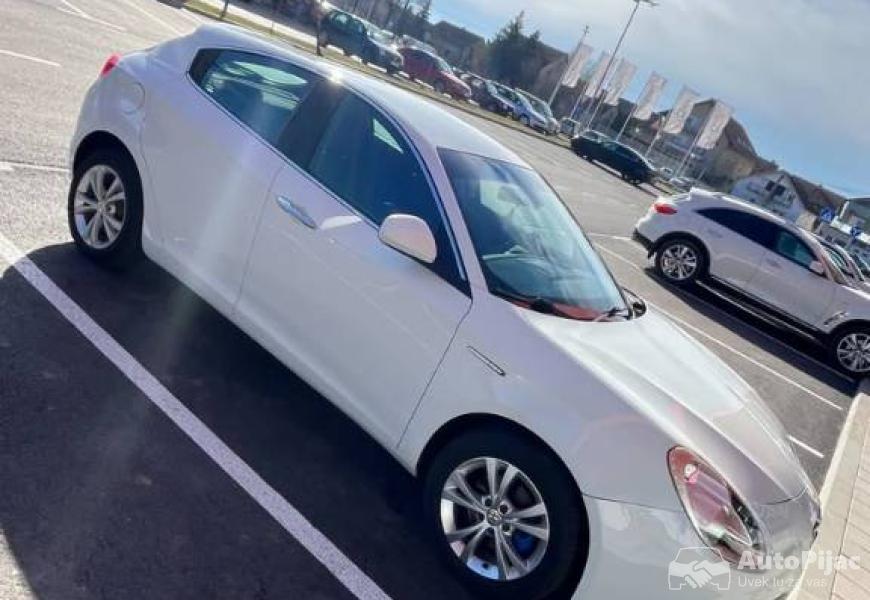 2012_alfa_romeo_giulietta_15_polovni_automobili_autopijac.rs