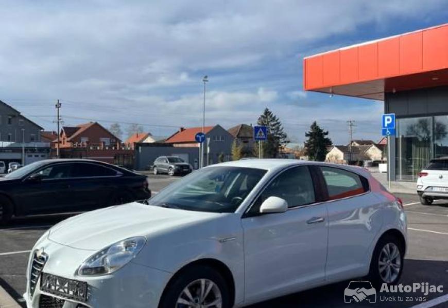 2012_alfa_romeo_giulietta_2_polovni_automobili_autopijac.rs