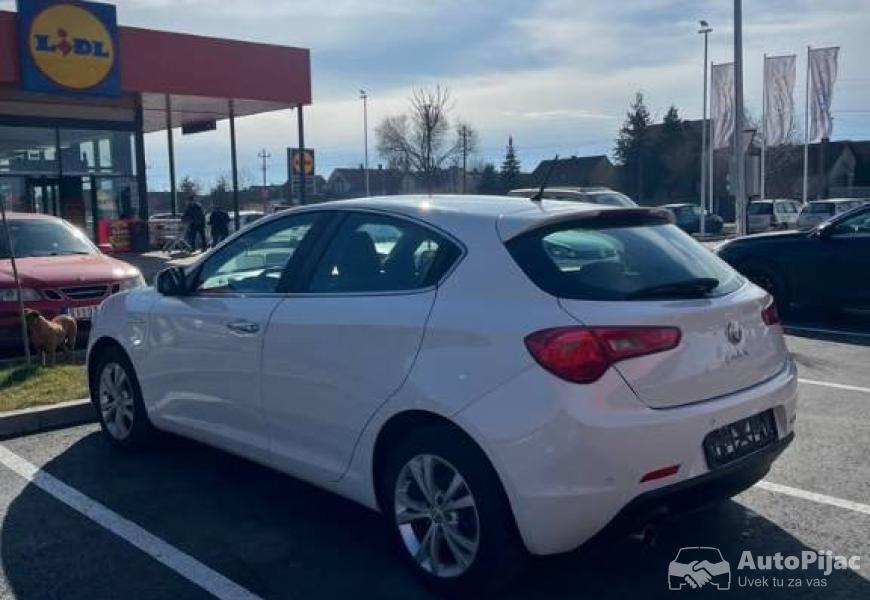 2012_alfa_romeo_giulietta_5_polovni_automobili_autopijac.rs