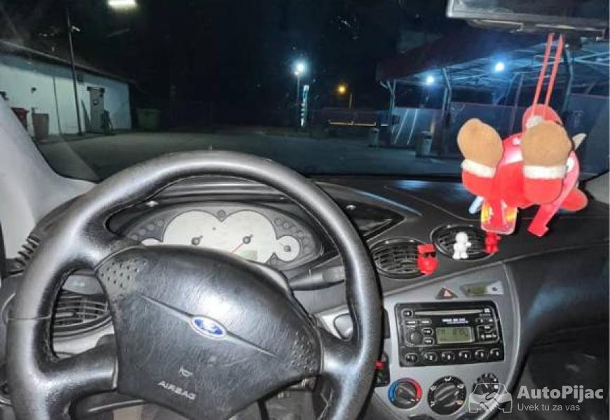 ford_focus_2002_4_polovni_automobili_autopijac.rs