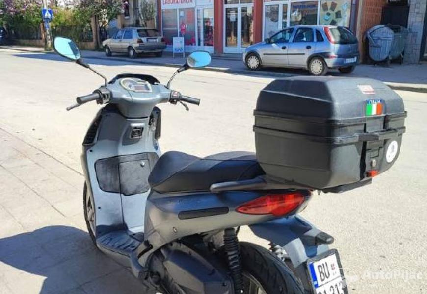 aprilia_sportcity_125_10_polovni_automobili_autopijac.rs