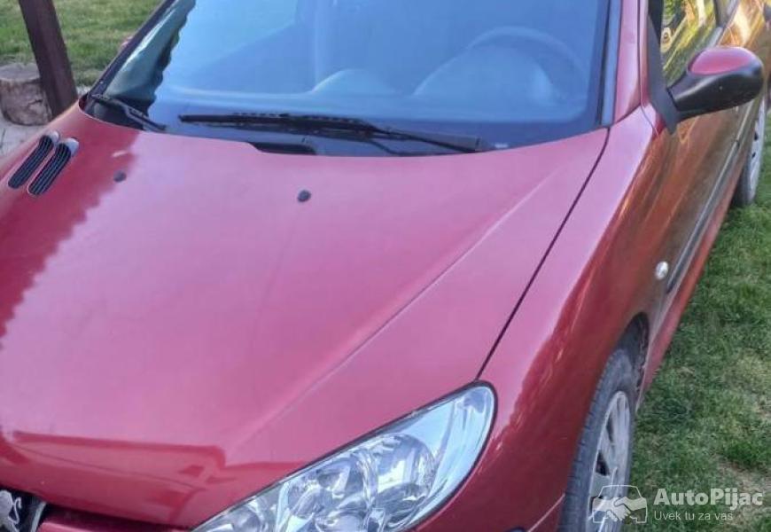 peugeot_206_14_crvene_boje_2_polovni_automobili_autopijac.rs