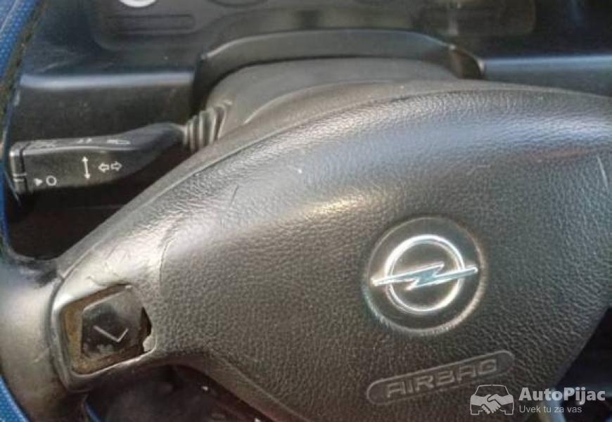 zafira_2002_god_8_polovni_automobili_autopijac.rs