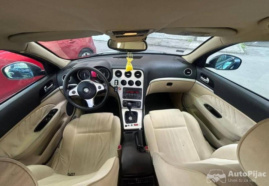 alfa_romeo_159_jtdm_8_polovni_automobili_autopijac.rs