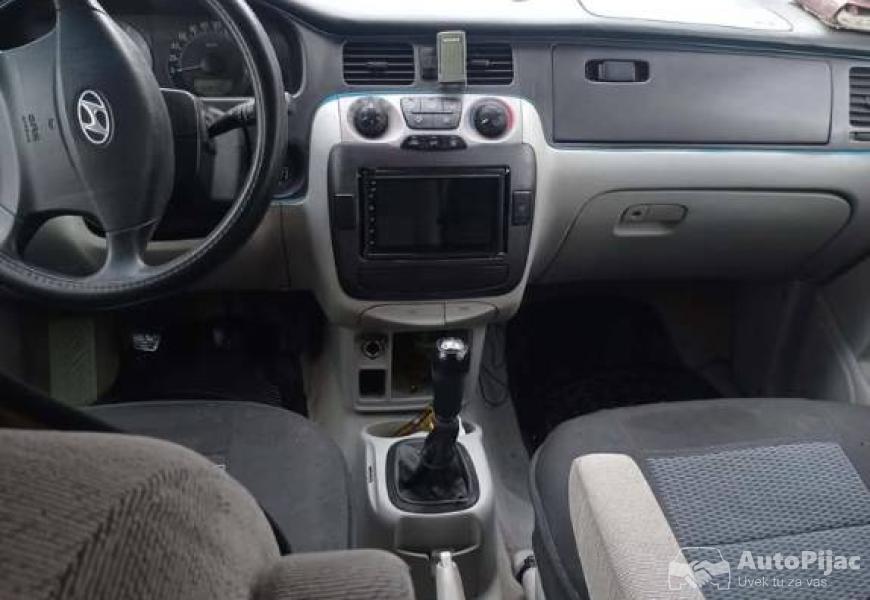 2006_hyundai_trajet_8_polovni_automobili_autopijac.rs