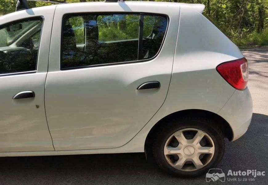 2015_dacia_sandero_12_ambience_5_polovni_automobili_autopijac.rs