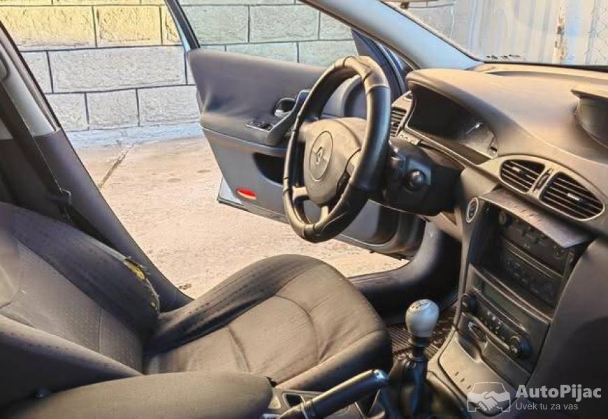 2004_renault_laguna_2_6_polovni_automobili_autopijac.rs