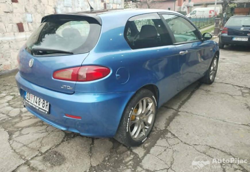 2007_alfa_romeo_147_jtdm_10_polovni_automobili_autopijac.rs