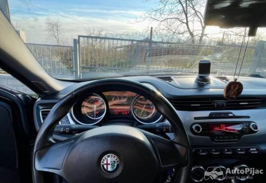 2011_alfa_romeo_giulietta_6_polovni_automobili_autopijac.rs