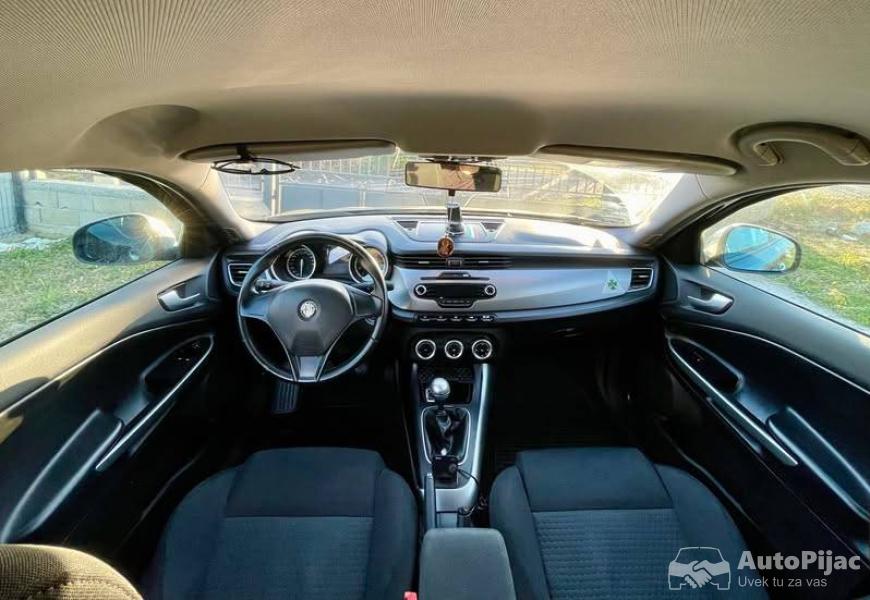 2011_alfa_romeo_giulietta_8_polovni_automobili_autopijac.rs