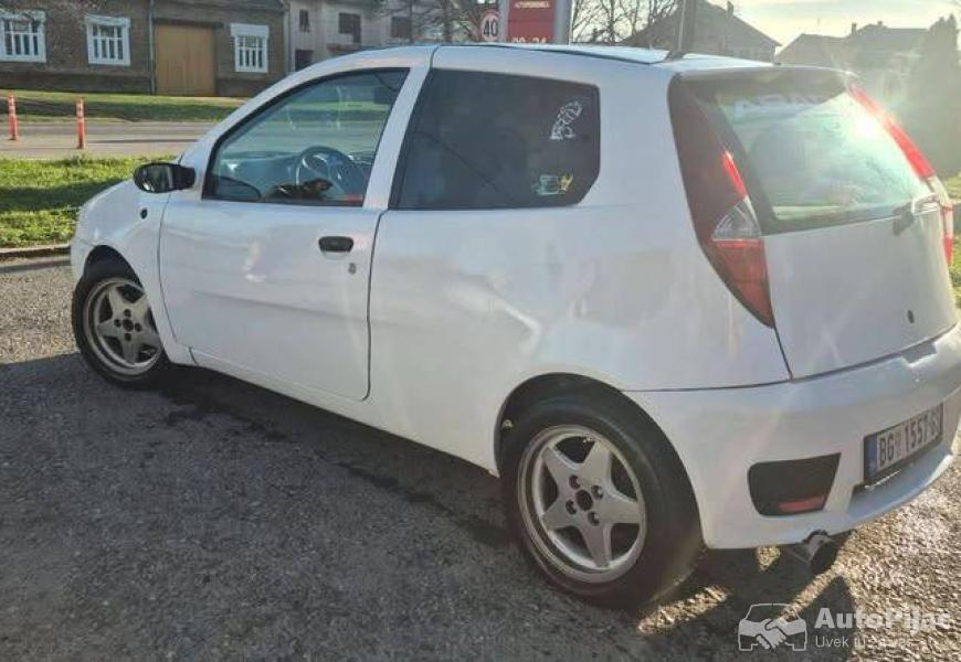 fiat_punto_19_jtd_2003_63kw_idealan_za_pocetnike_b_3_polovni_automobili_autopijac.rs