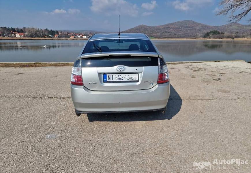 2005_toyota_prius_2_polovni_automobili_autopijac.rs