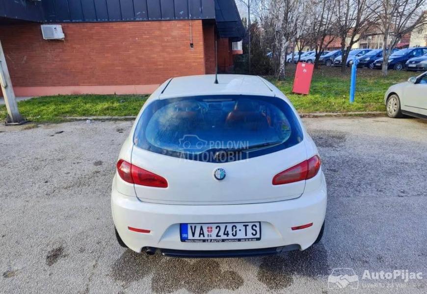 alfa_romeo_147_restyling_3_polovni_automobili_autopijac.rs