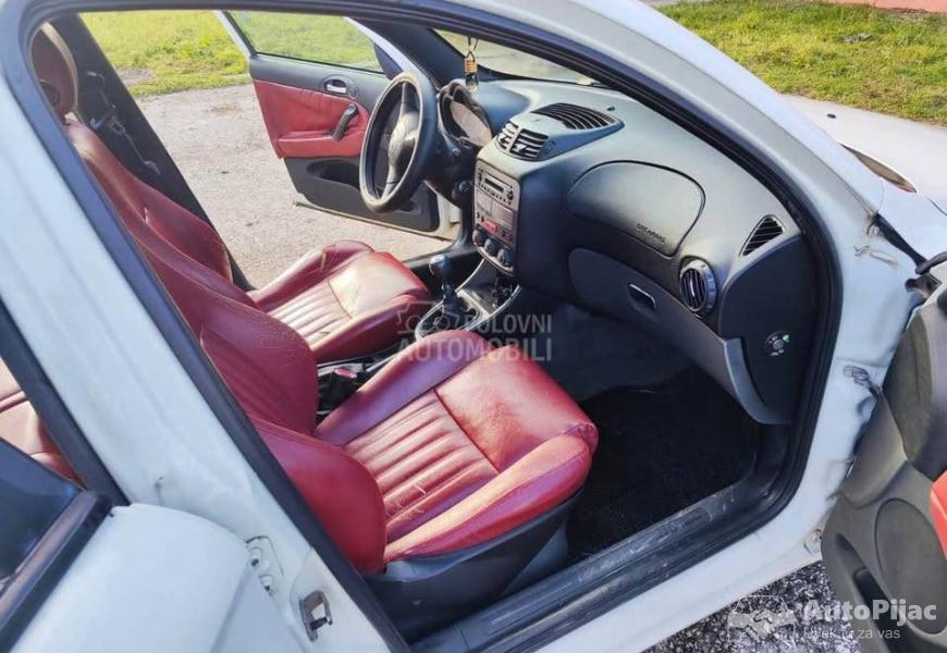 alfa_romeo_147_restyling_8_polovni_automobili_autopijac.rs