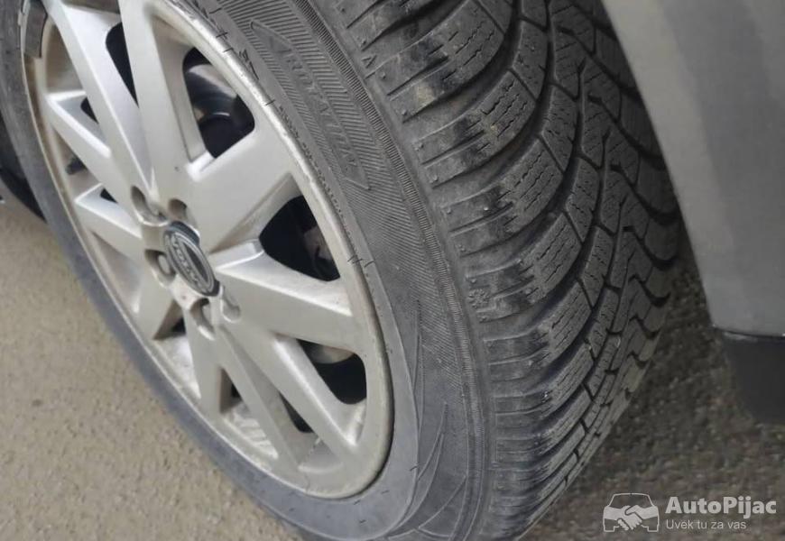 volvo_v50_16_hdi_80kw_2005godskoro_registrovan_4_z_14_polovni_automobili_autopijac.rs