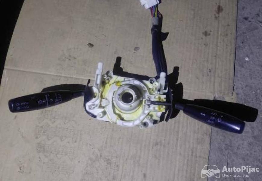 kia_rio_delovi_13_benzin_2003_god_povoljno_tel_7_polovni_automobili_autopijac.rs