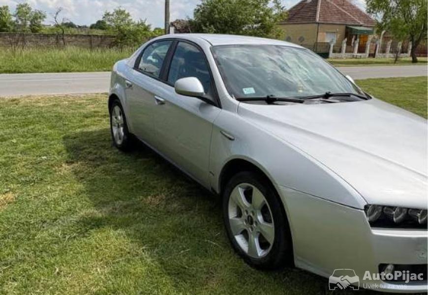 alfa_romeo_159_dizel_2_polovni_automobili_autopijac.rs