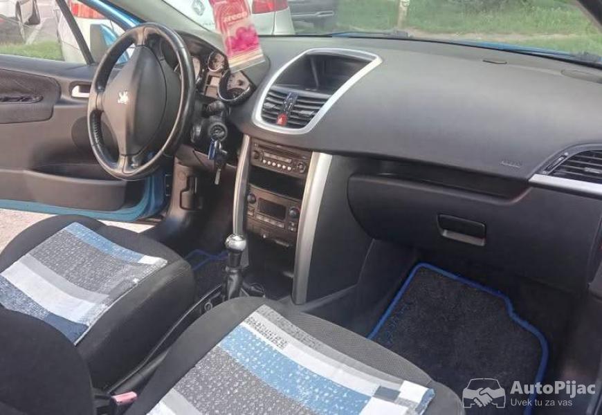 pezo_16_benzin_12_polovni_automobili_autopijac.rs