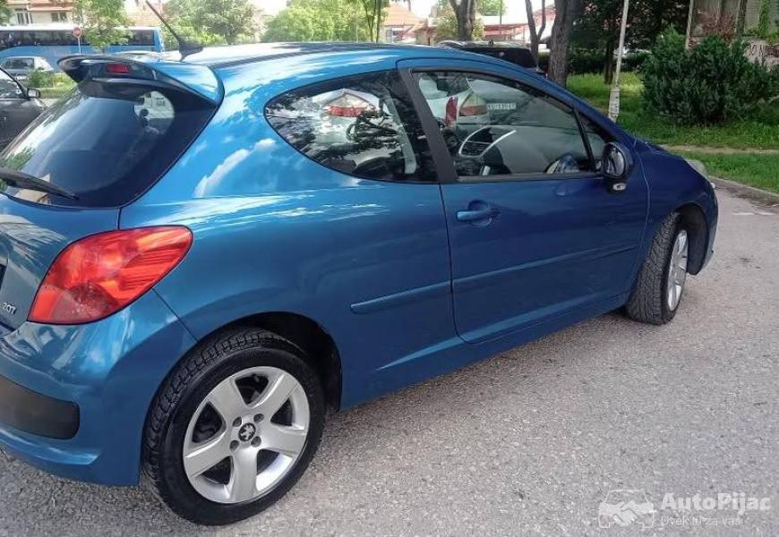 pezo_16_benzin_4_polovni_automobili_autopijac.rs